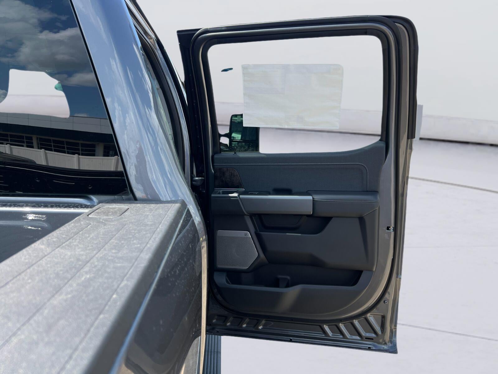 2026 Ford Super Duty F-350 Drw LARIAT