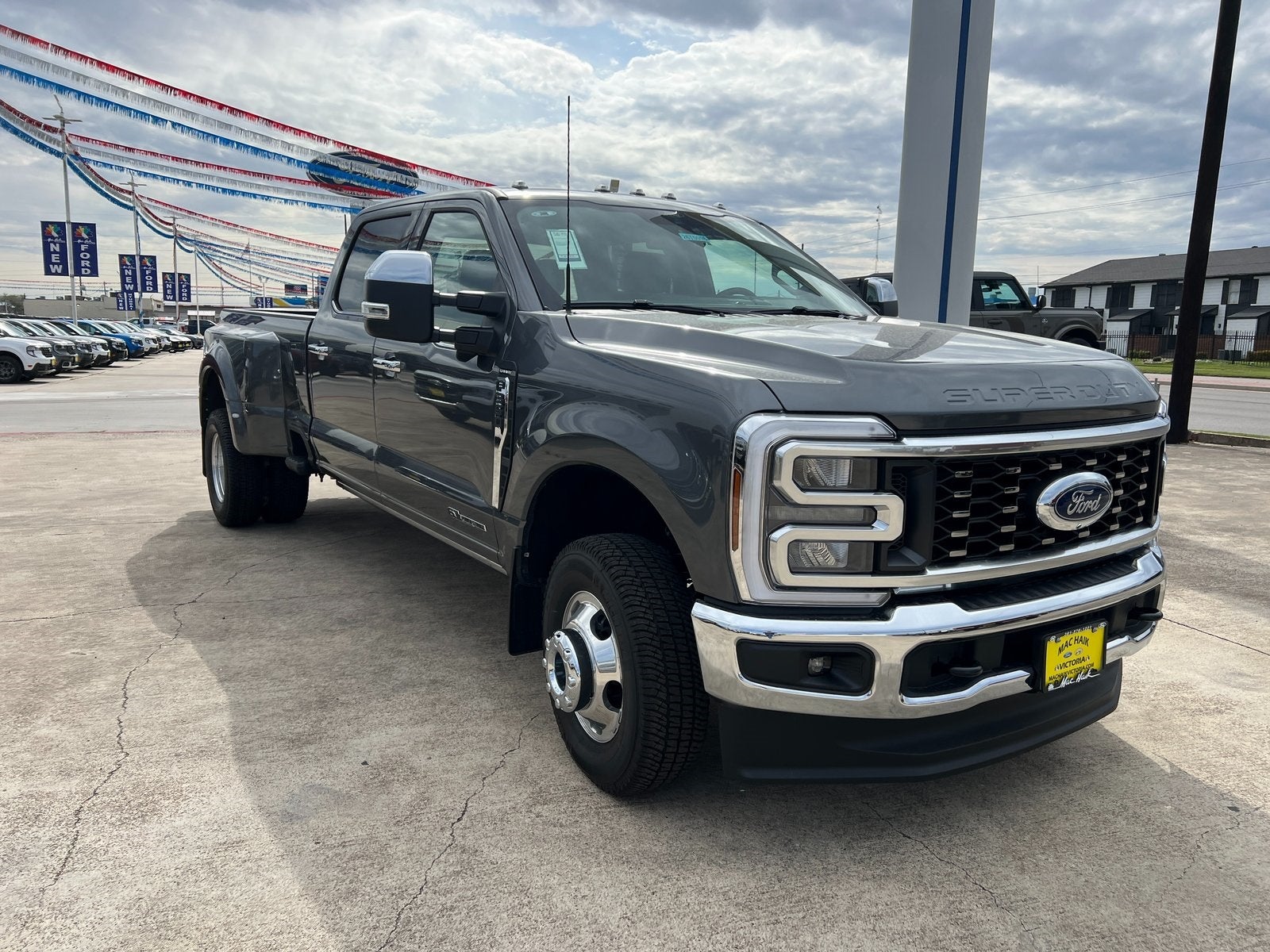 2026 Ford F-350SD Lariat DRW