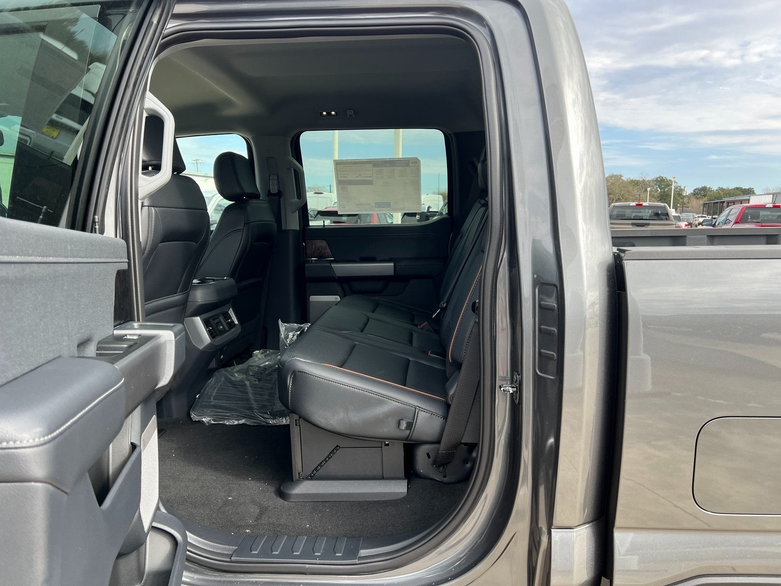 2026 Ford F-350SD Lariat DRW