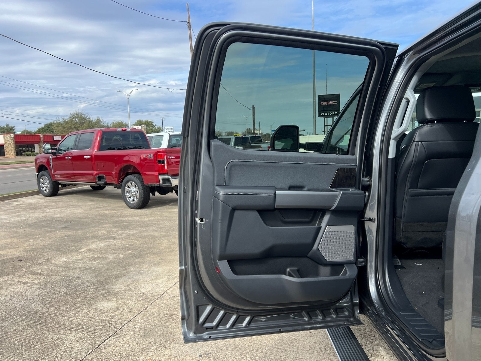 2026 Ford F-350SD Lariat DRW