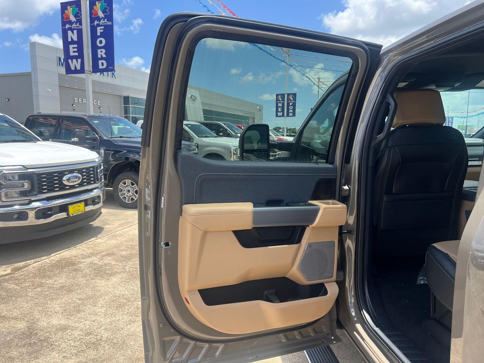 2026 Ford Super Duty F-350 DRW Lariat