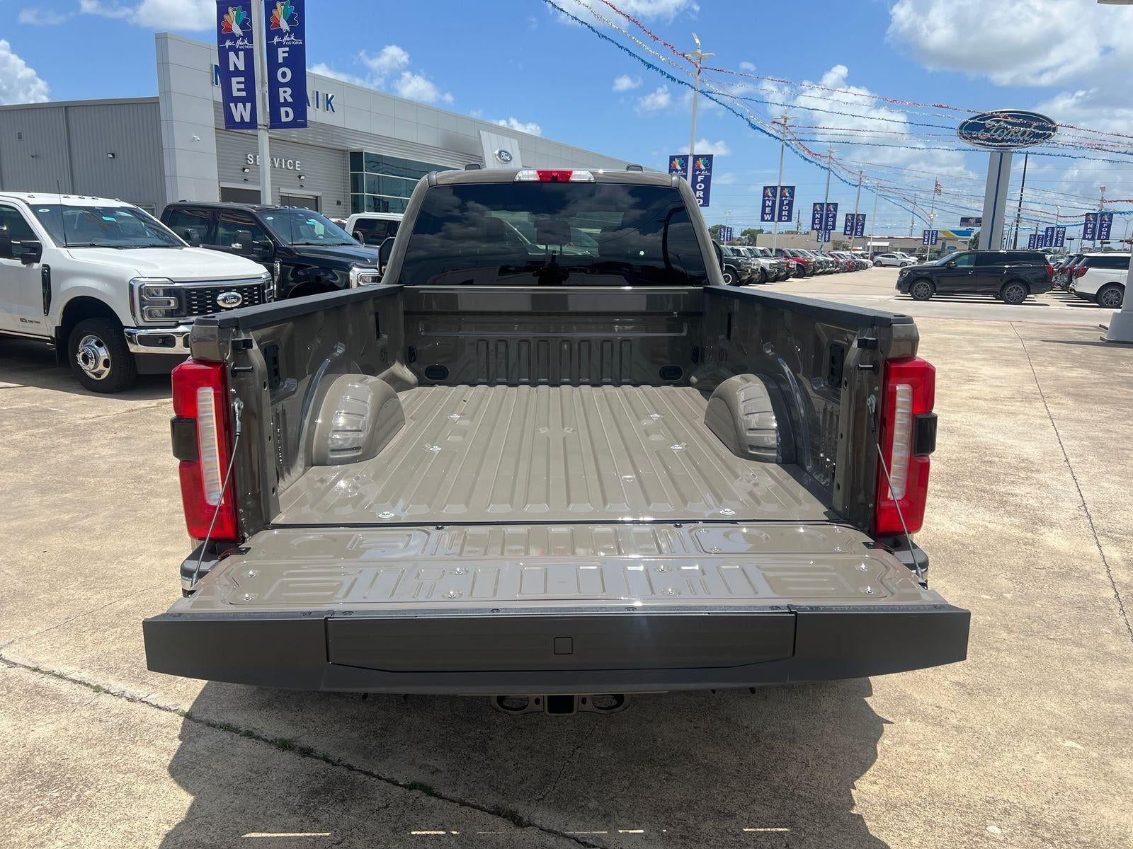 2026 Ford Super Duty F-350 DRW Lariat