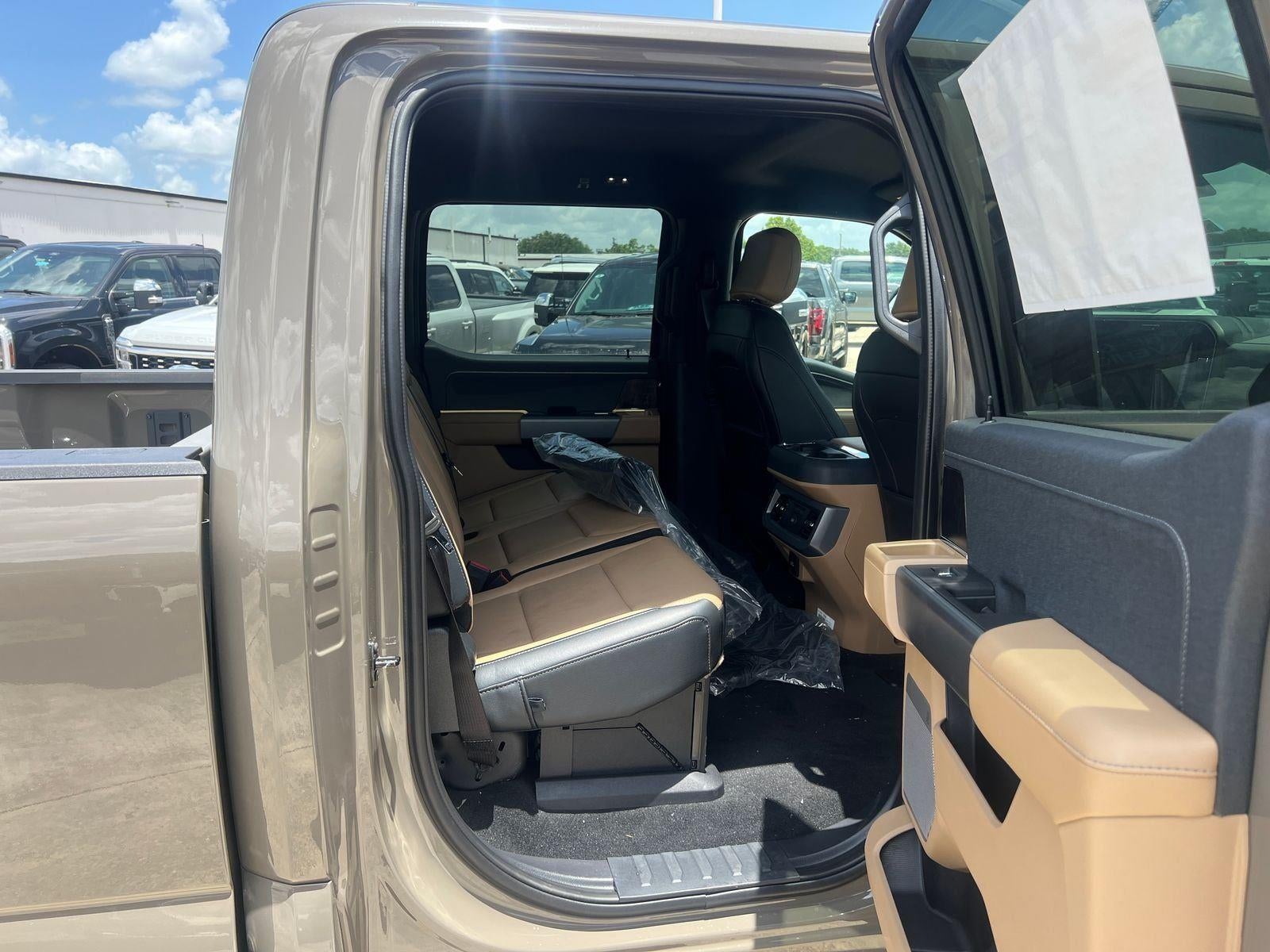 2026 Ford Super Duty F-350 DRW Lariat