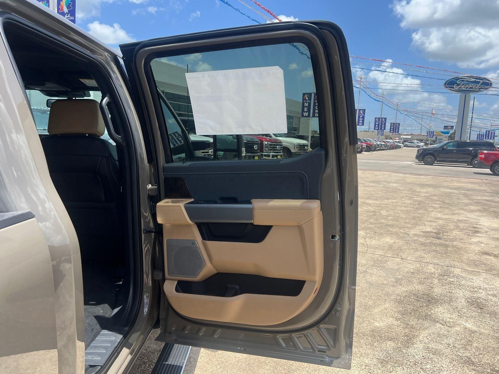 2026 Ford Super Duty F-350 DRW Lariat