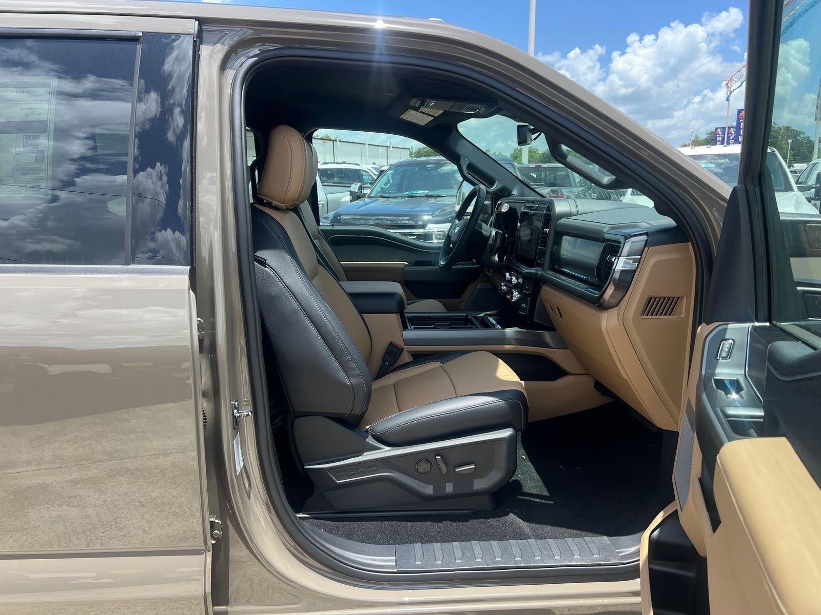 2026 Ford Super Duty F-350 DRW Lariat