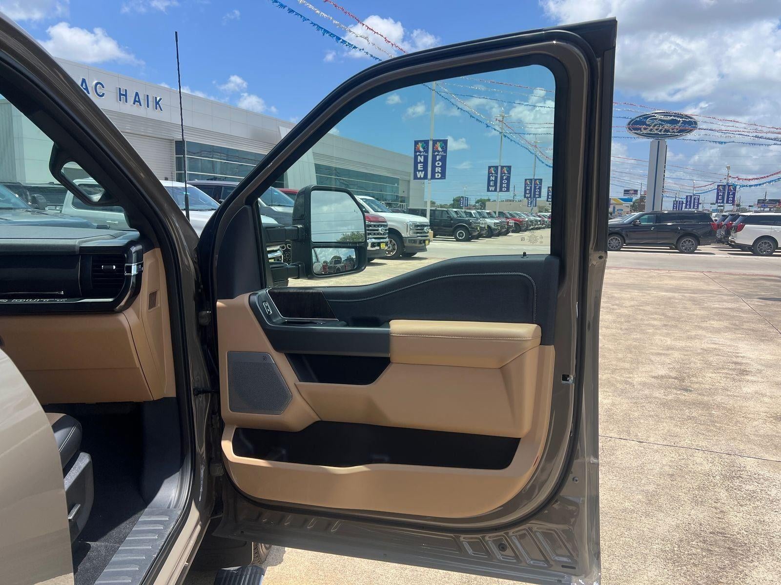 2026 Ford Super Duty F-350 DRW Lariat