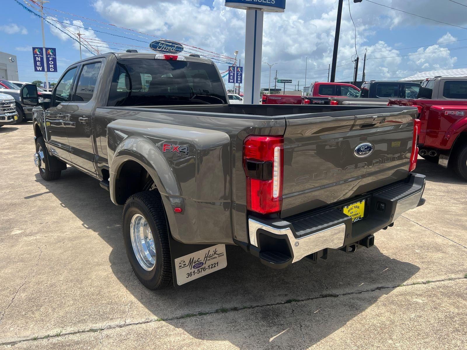 2026 Ford Super Duty F-350 DRW Lariat