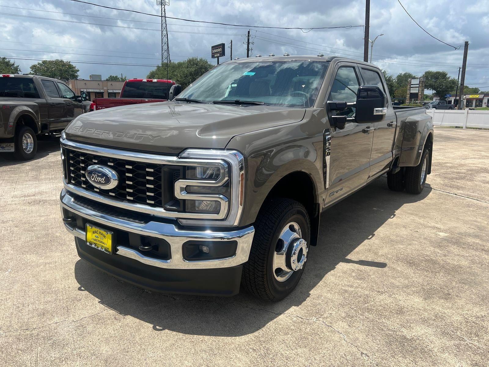 2026 Ford Super Duty F-350 DRW Lariat
