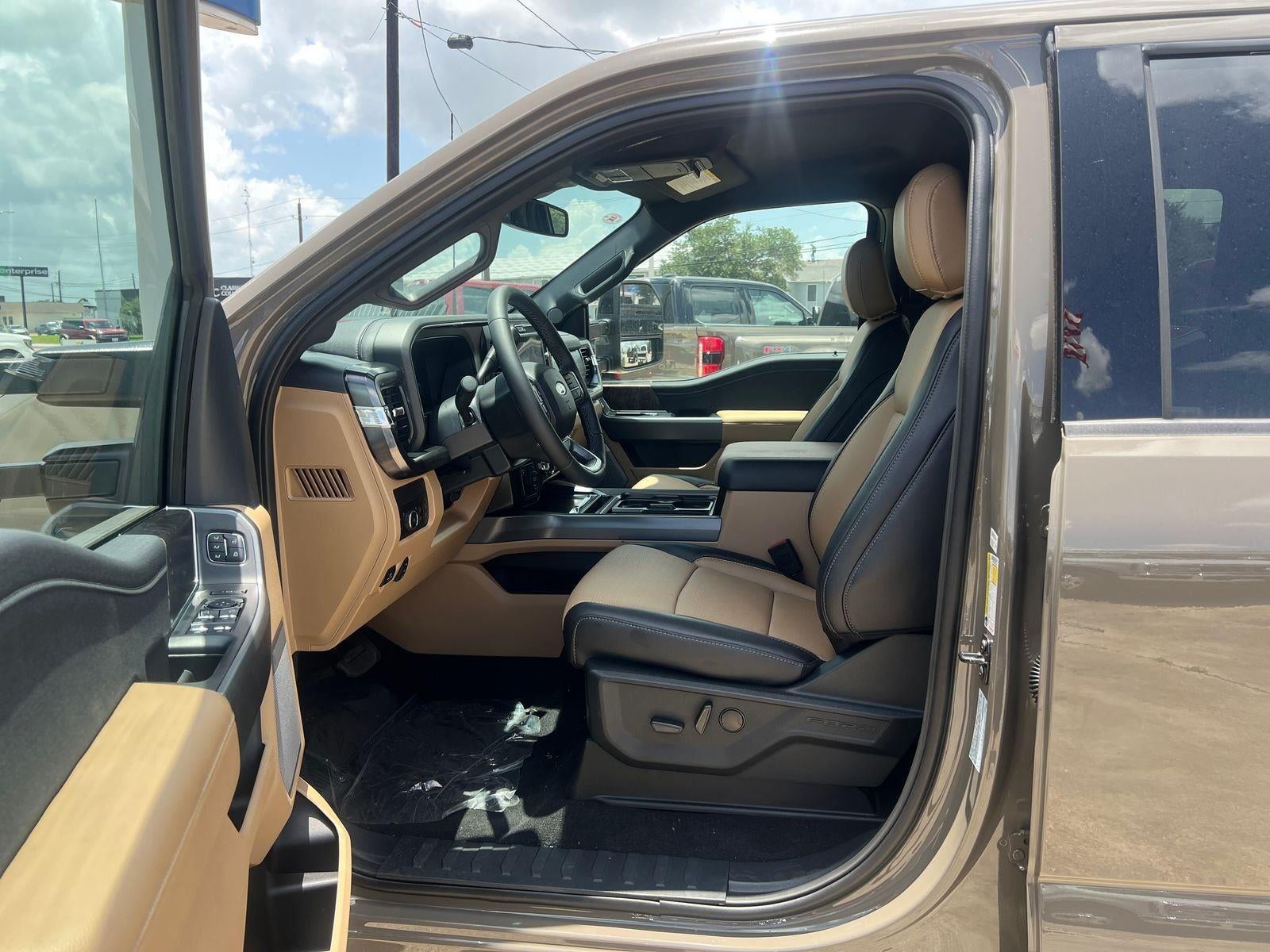 2026 Ford Super Duty F-350 DRW Lariat
