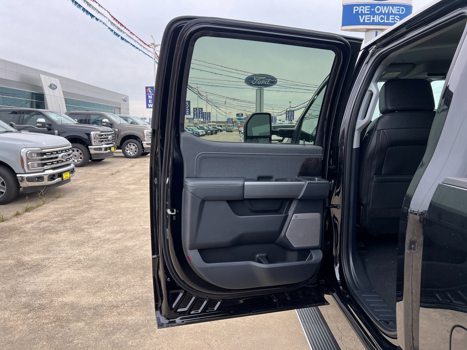 2026 Ford F-350SD Lariat DRW