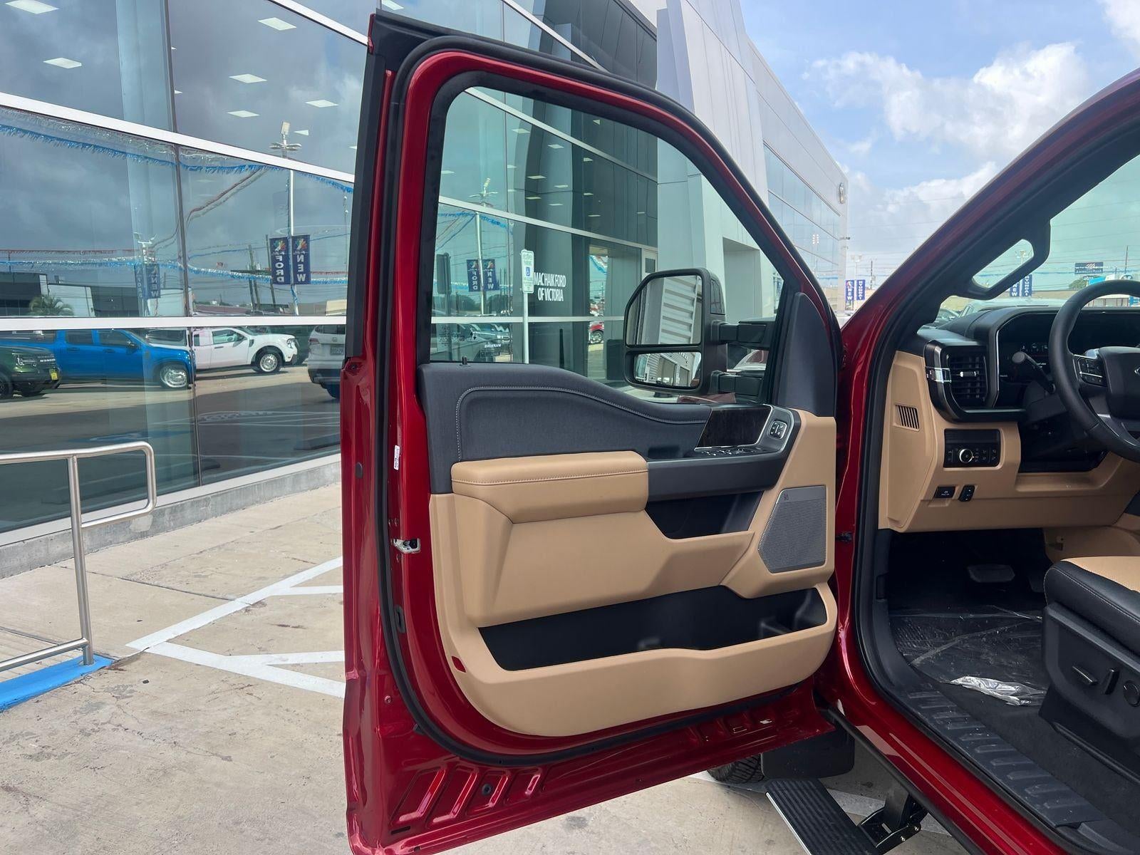 2026 Ford Super Duty F-350 DRW Lariat