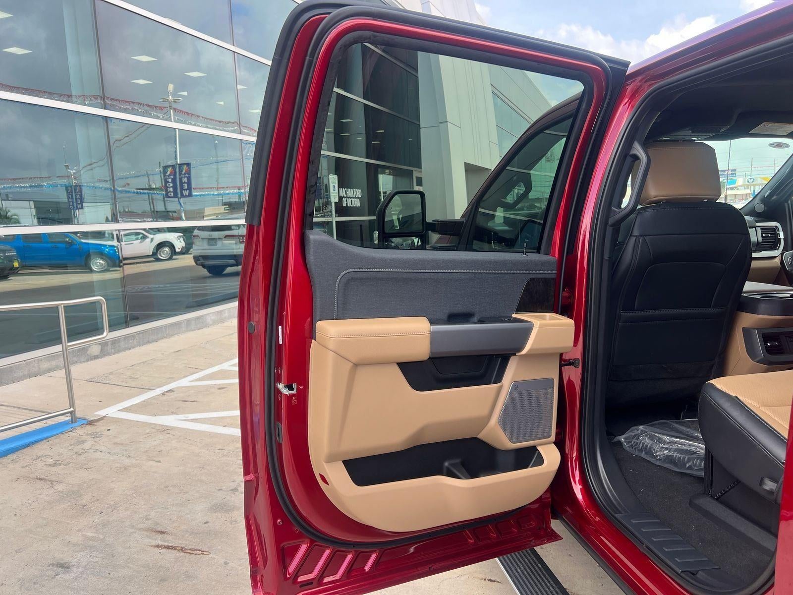 2026 Ford Super Duty F-350 DRW Lariat
