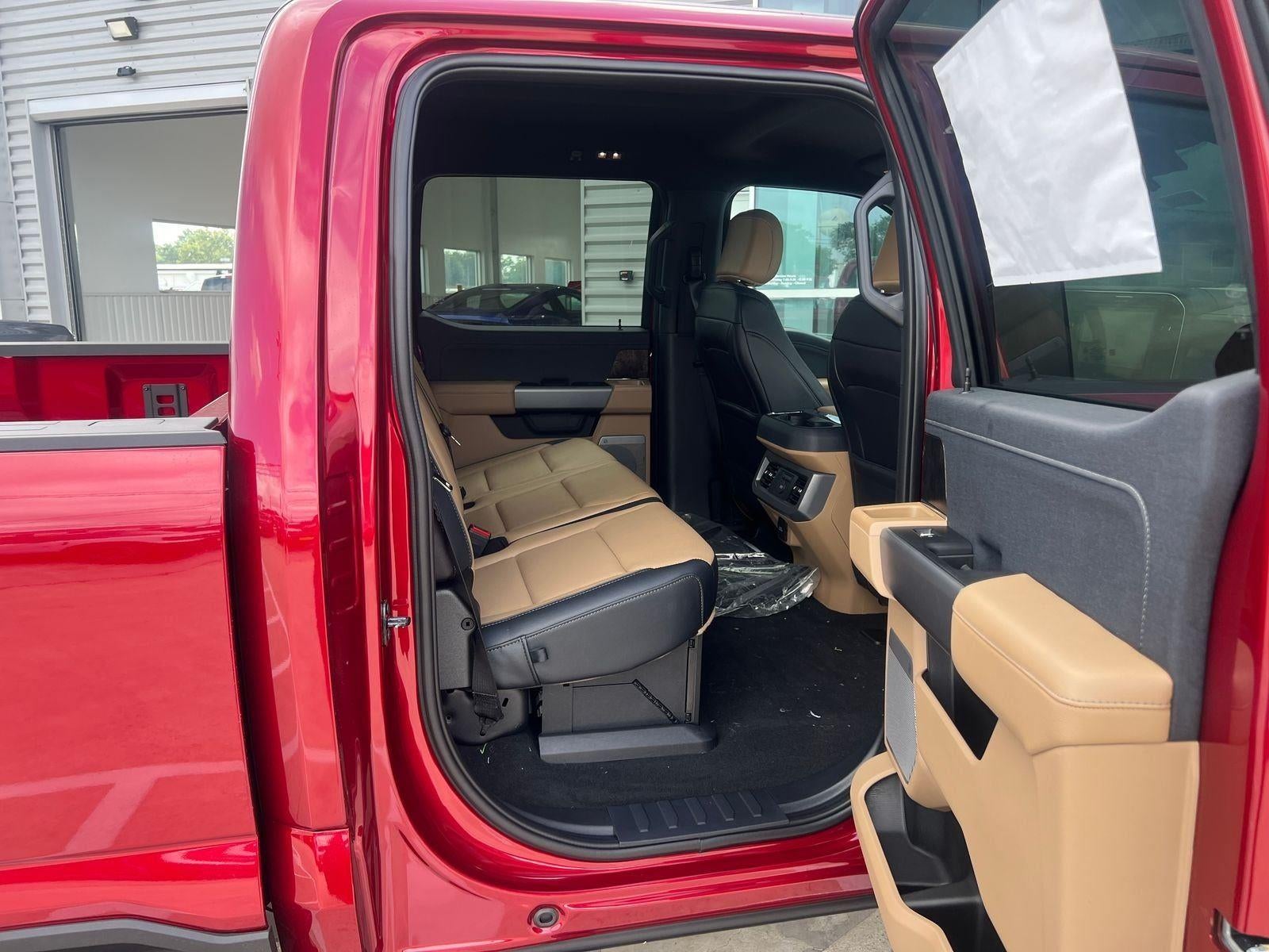 2026 Ford Super Duty F-350 DRW Lariat