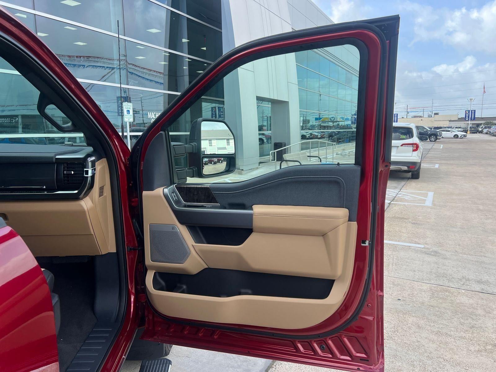 2026 Ford Super Duty F-350 DRW Lariat