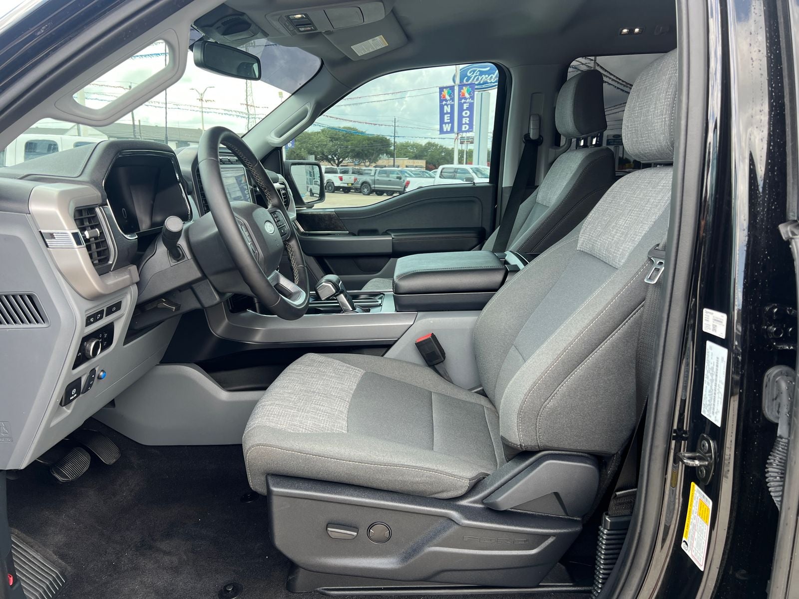 2023 Ford F-150 Lightning XLT