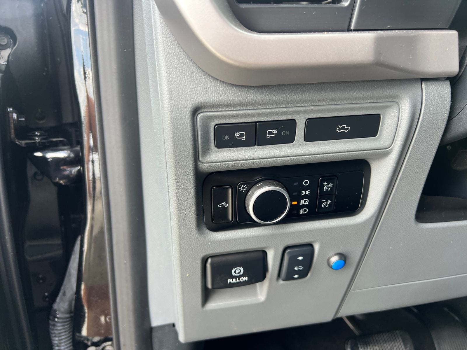2023 Ford F-150 Lightning XLT