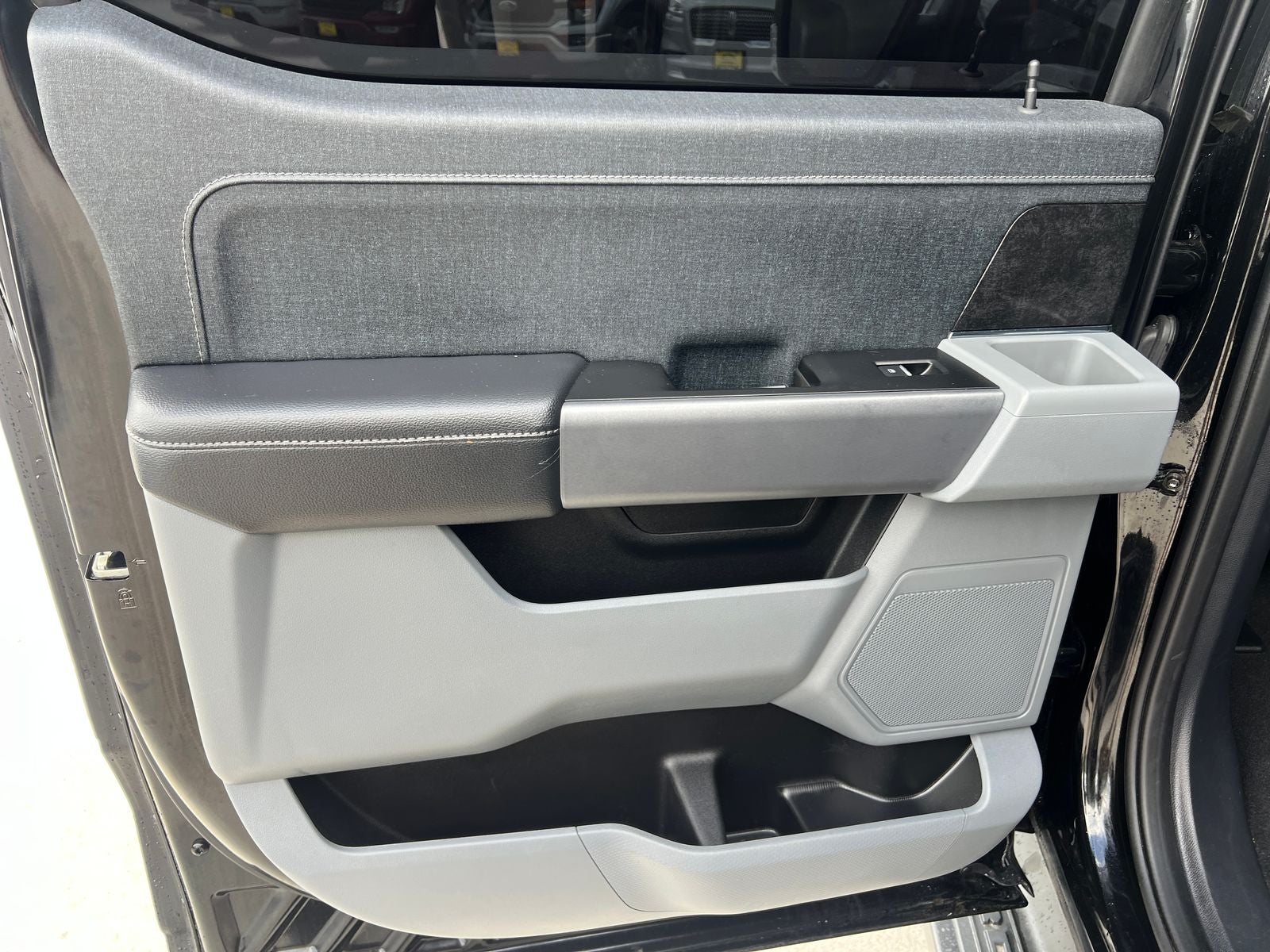 2023 Ford F-150 Lightning XLT