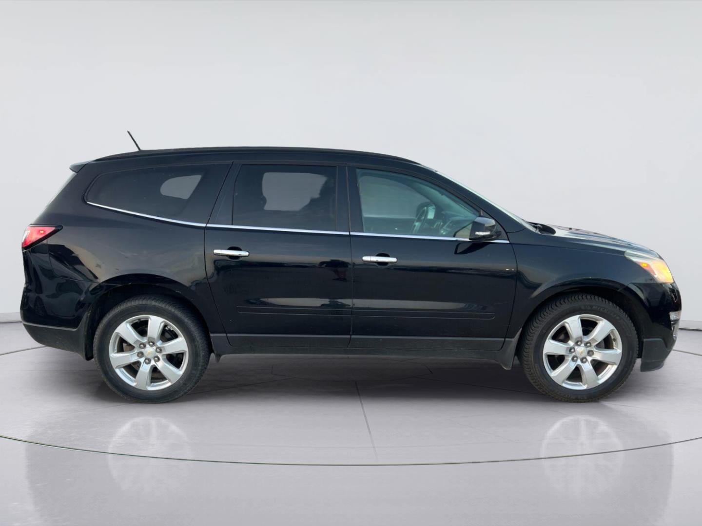 Used 2017 Chevrolet Traverse 1LT with VIN 1GNKRGKD5HJ327269 for sale in Victoria, TX