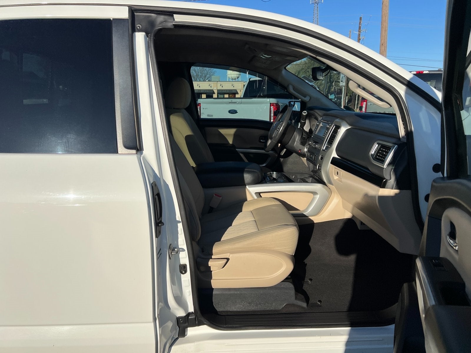 2017 Nissan Titan SV