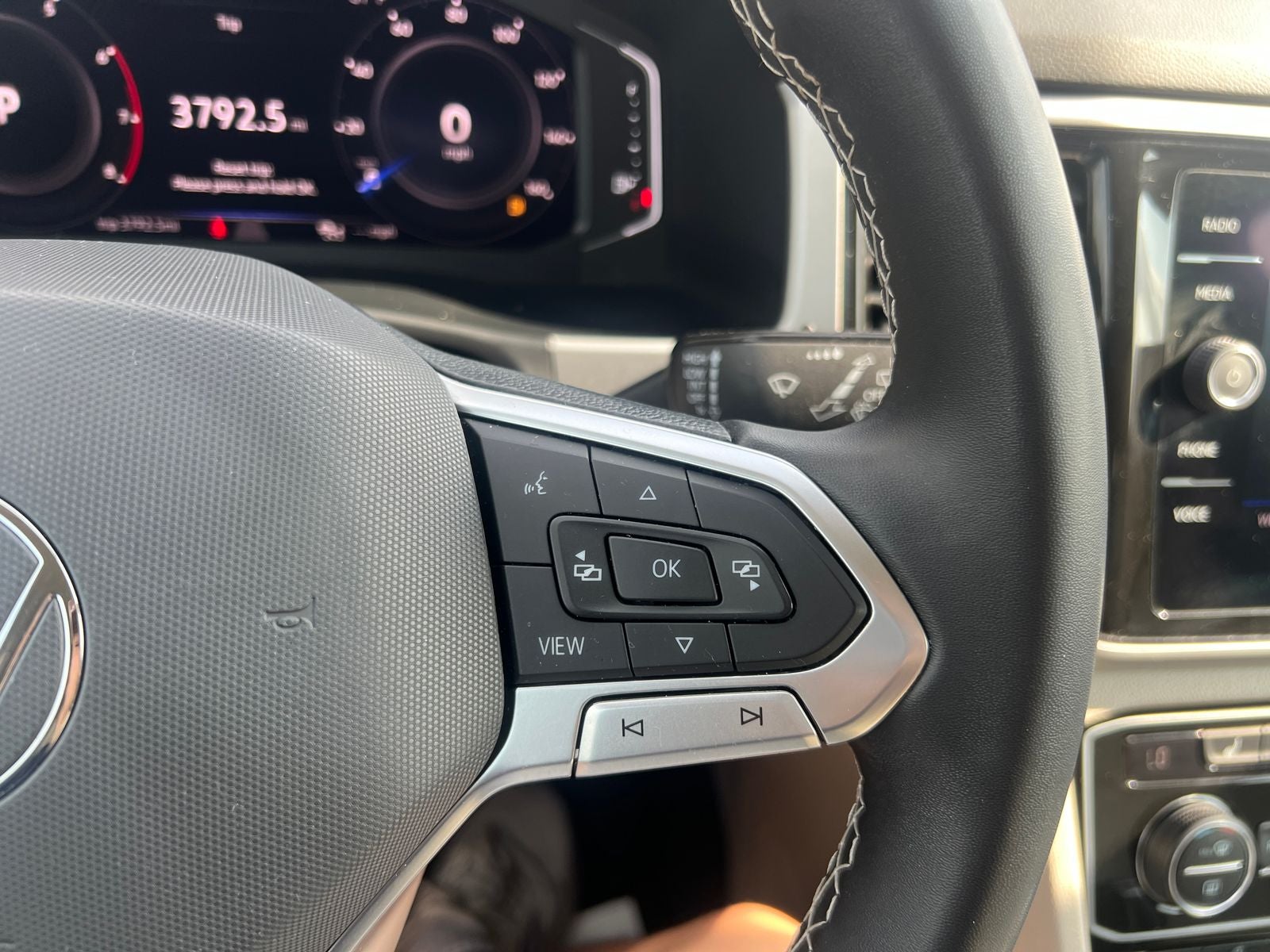2022 Volkswagen Atlas 3.6L V6 SE w/Technology