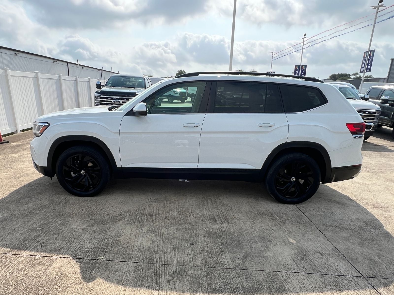 2022 Volkswagen Atlas 3.6L V6 SE w/Technology