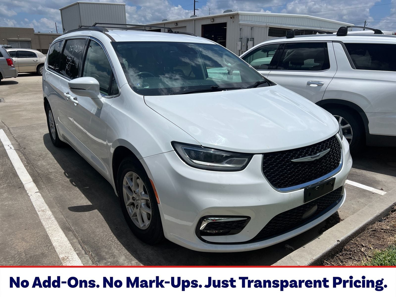 2022 Chrysler Pacifica Touring L's photo