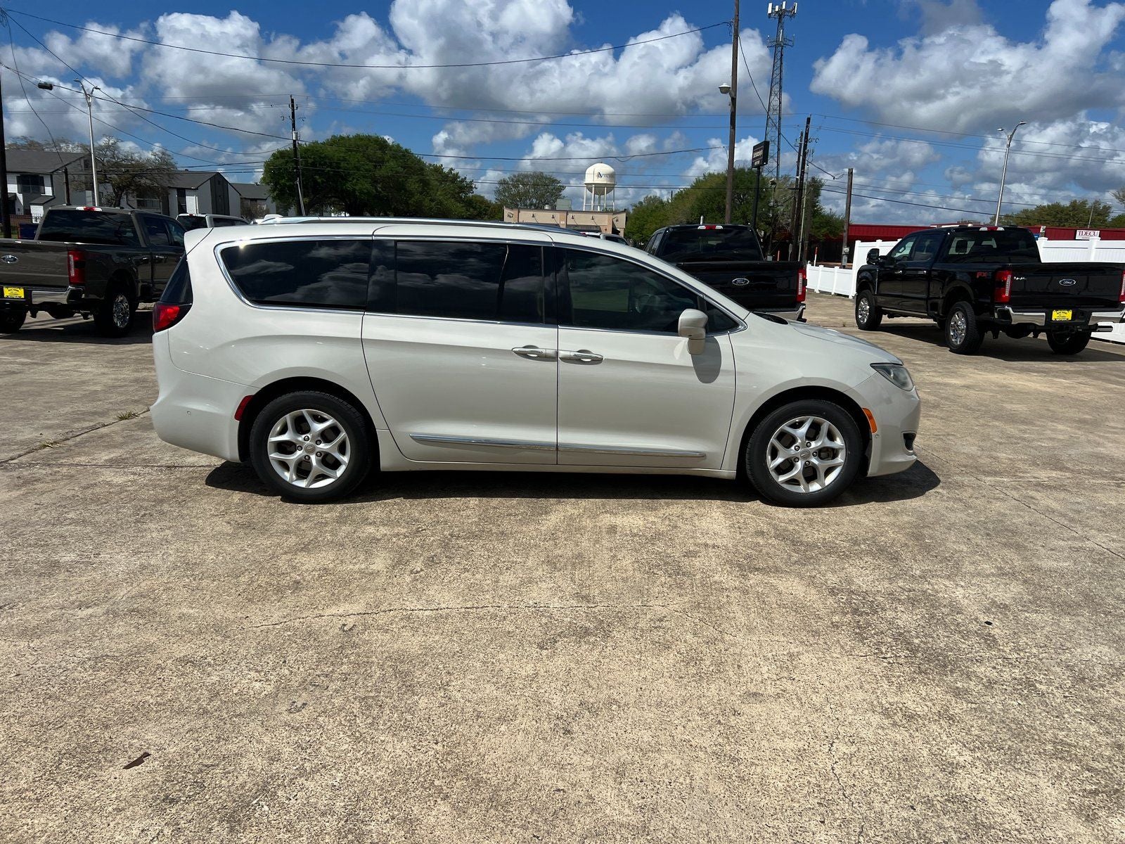 2017 Chrysler Pacifica Touring L Plus