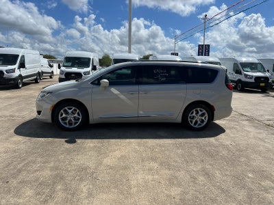2017 Chrysler Pacifica Touring L Plus