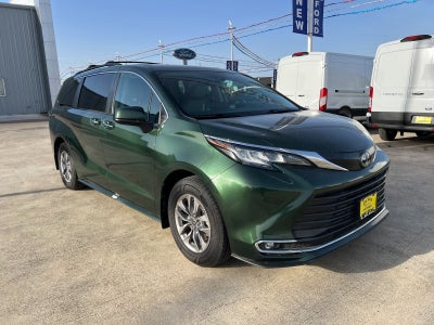 2022 Toyota Sienna XLE