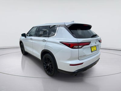 2022 Mitsubishi Outlander SE
