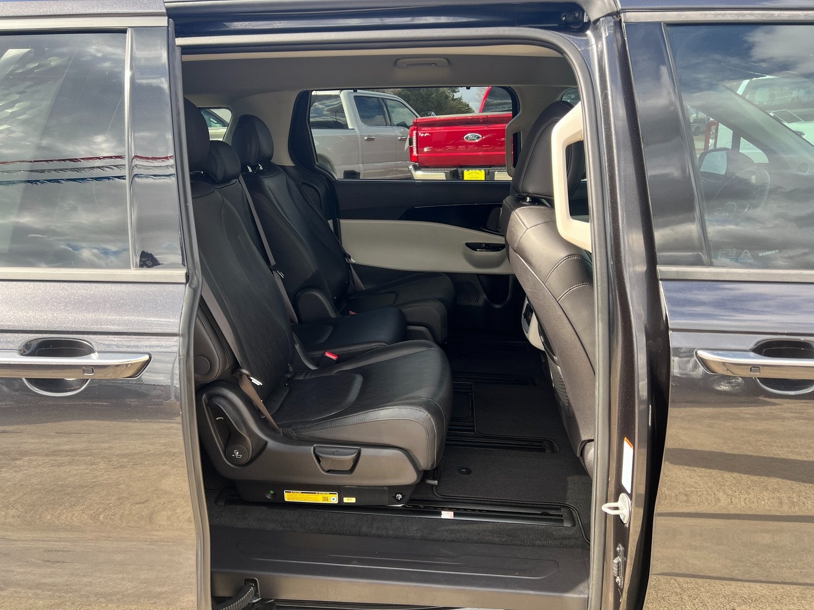 2024 Kia Carnival SX