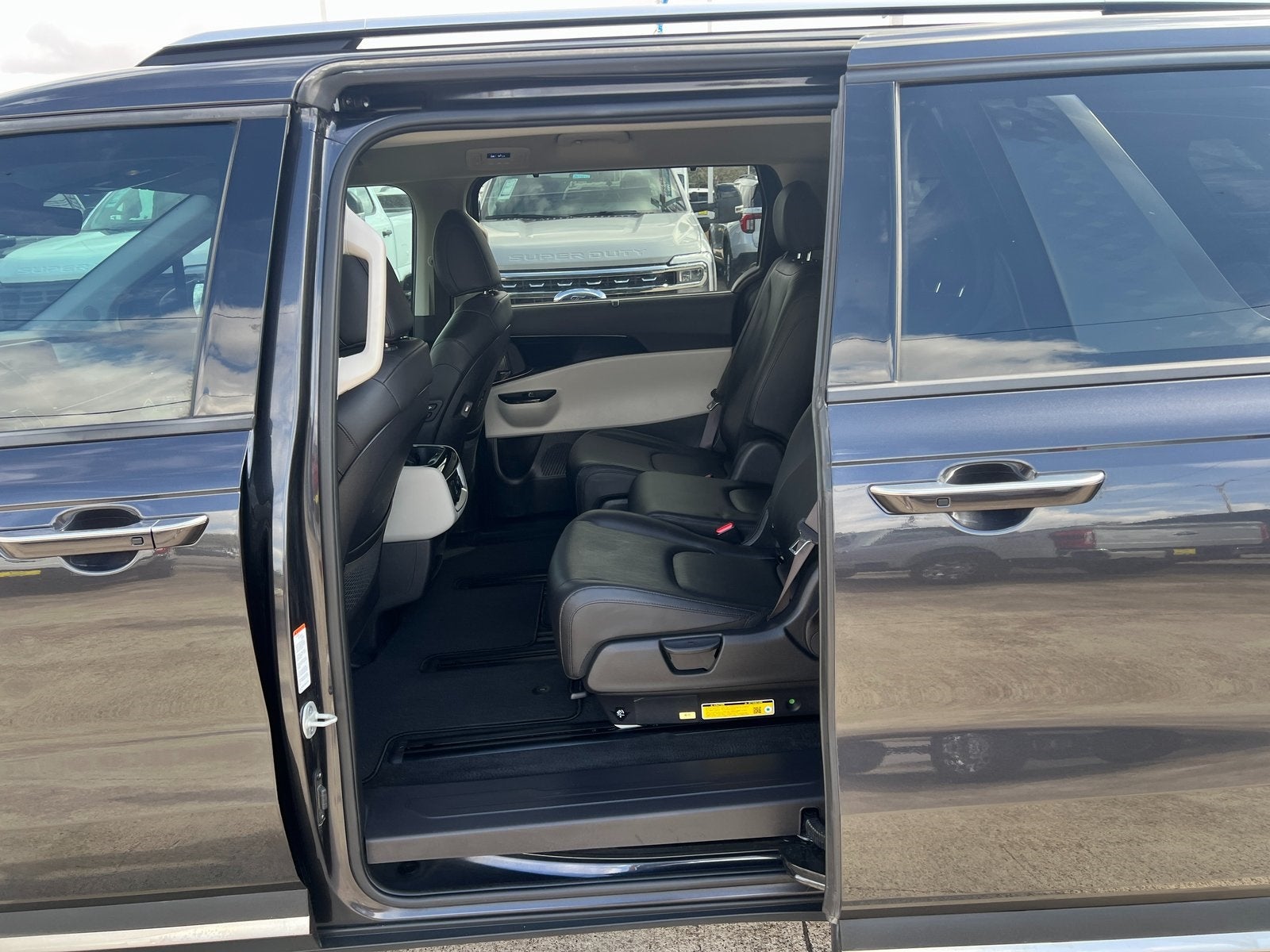 2024 Kia Carnival SX